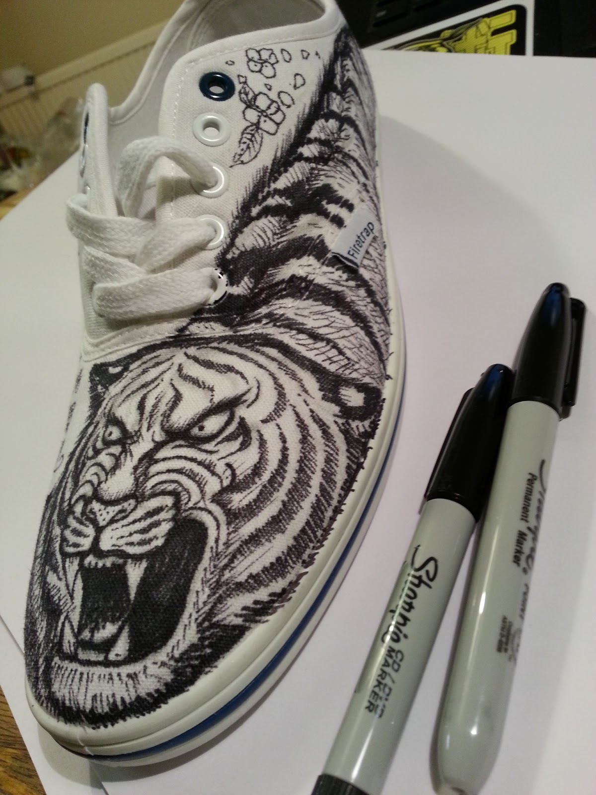 Report Abuse Use a black Sharpie to transform plain white kicks into saddle shoes ~ 30 DIY projects using sharpies Find this Pin and more on To Make from Brit + Co by Brit Morin.